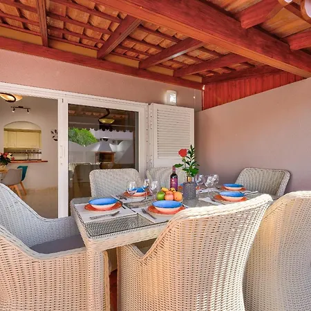 With Private Patio Apartamento *